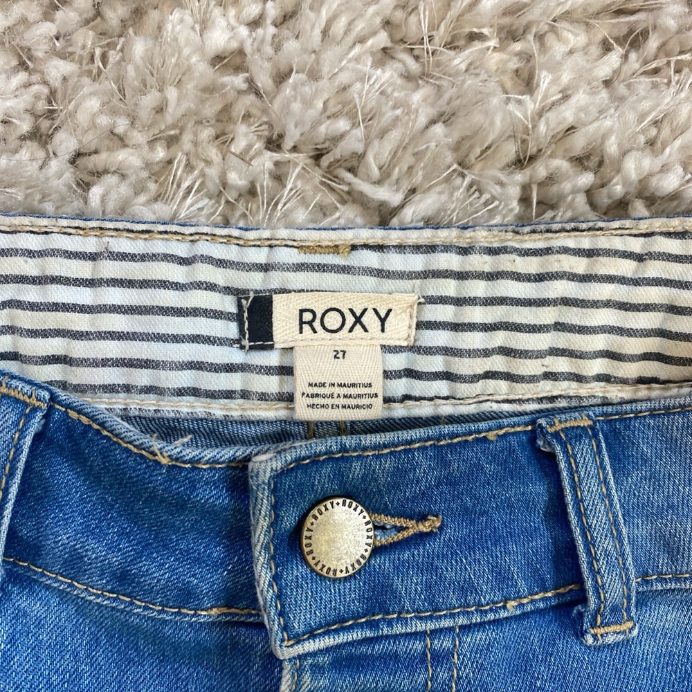 Roxy front pocket shorts! Used but in excellent condition! - Picture 3 of 3